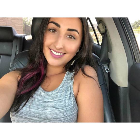 Meet your Posher, Raquel - Picture 1 of 1